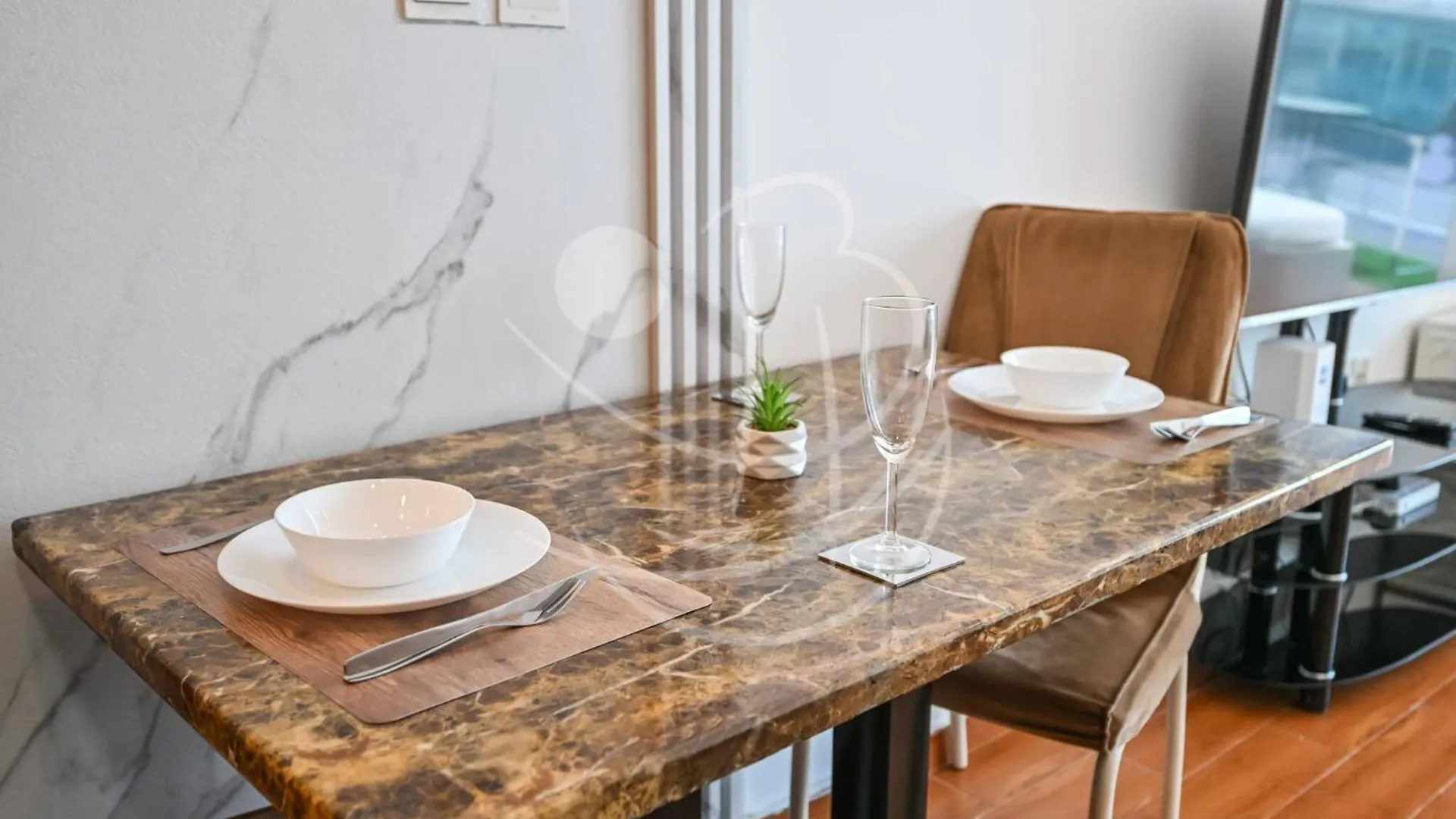 Holiday Boulevard - Modern Studio In Jvt W High-End Gym & Pool Dubái 0*,